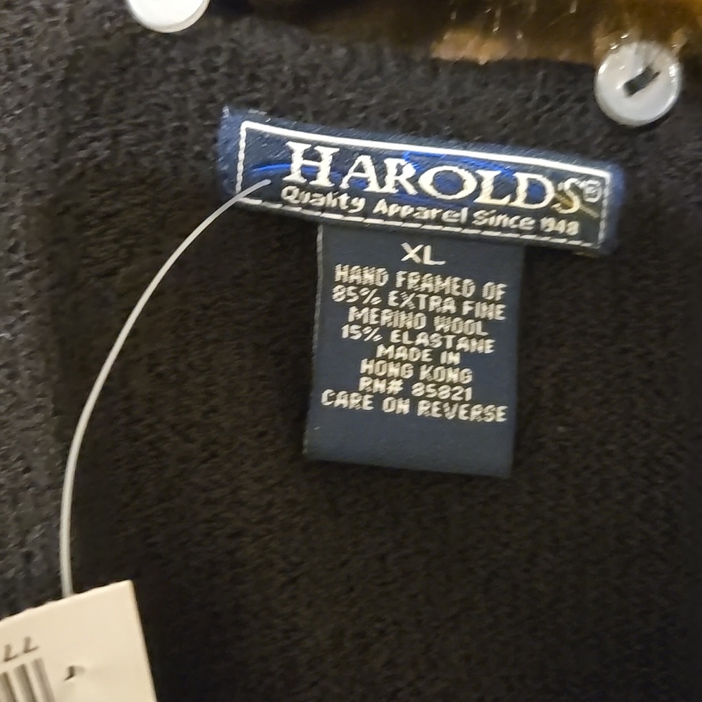 NWT Harold's black button front cardigan with faux fur collar sz XL - Picture 3 of 3